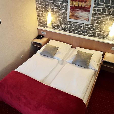 Hotel Stadt Hamburg Am Fluss 사르브루켄 외부 사진